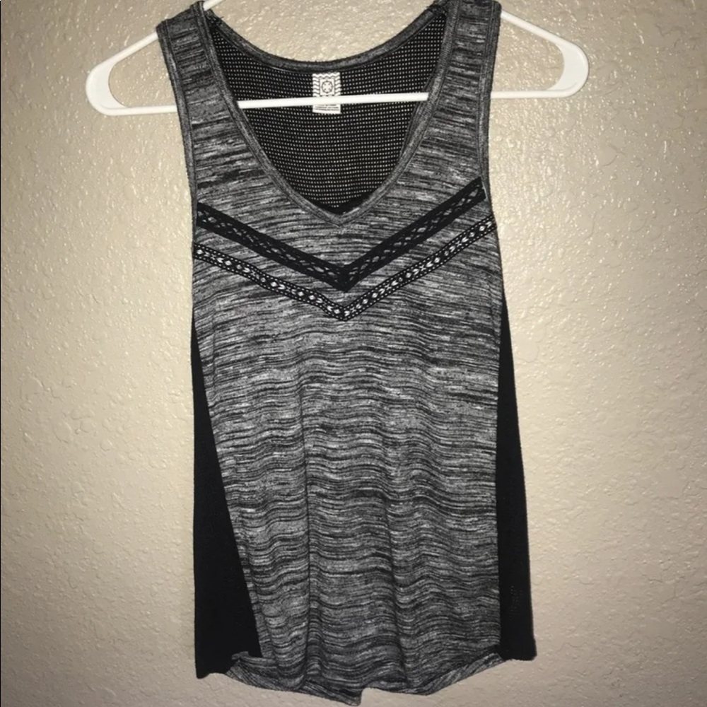 Zumiez tank top